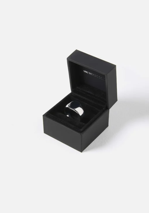 MKI OVAL SIGNET RING